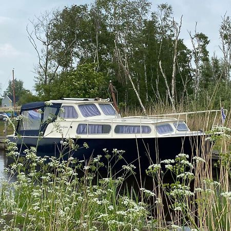Boat Allemansfreon - Kamperen Op Het Water - Niet Om Mee Te Varen - Read Host Profile-Lees Hostprofiel Jutrijp 외부 사진