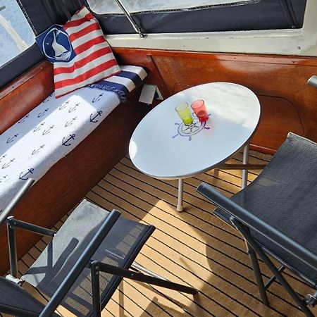 Boat Allemansfreon - Kamperen Op Het Water - Niet Om Mee Te Varen - Read Host Profile-Lees Hostprofiel Jutrijp 외부 사진
