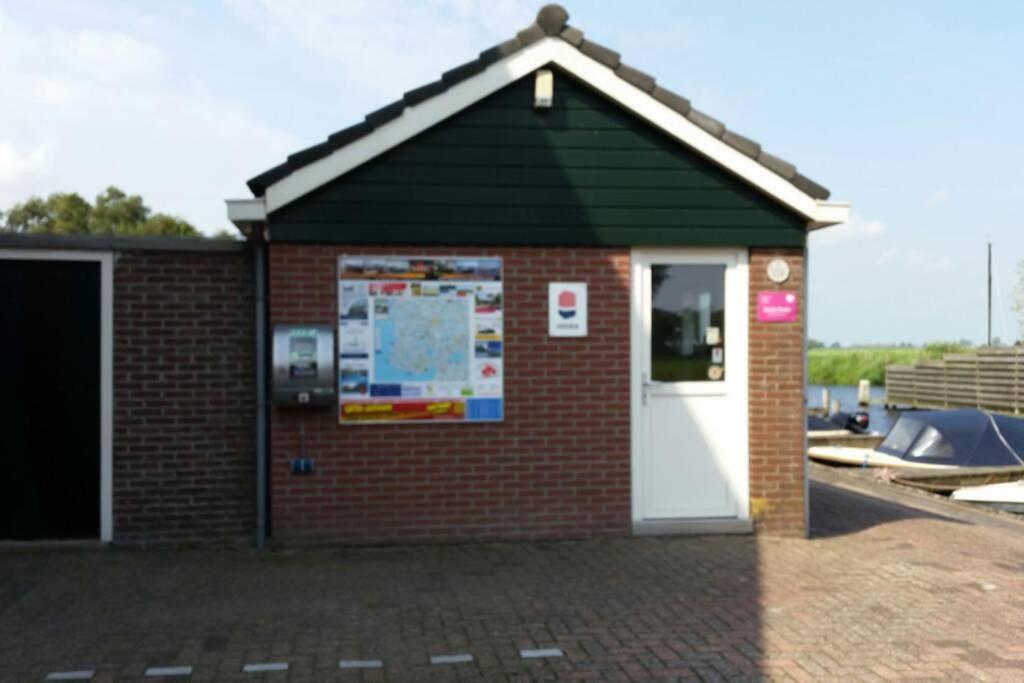 Boat Allemansfreon - Kamperen Op Het Water - Niet Om Mee Te Varen - Read Host Profile-Lees Hostprofiel Jutrijp 외부 사진