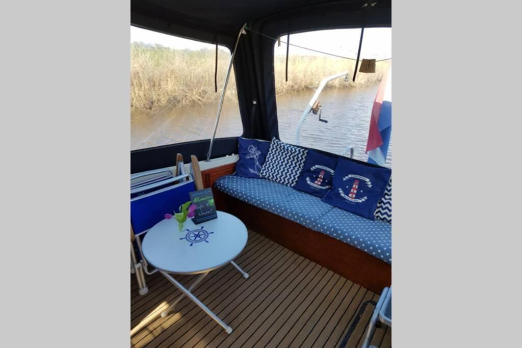 Boat Allemansfreon - Kamperen Op Het Water - Niet Om Mee Te Varen - Read Host Profile-Lees Hostprofiel Jutrijp 외부 사진