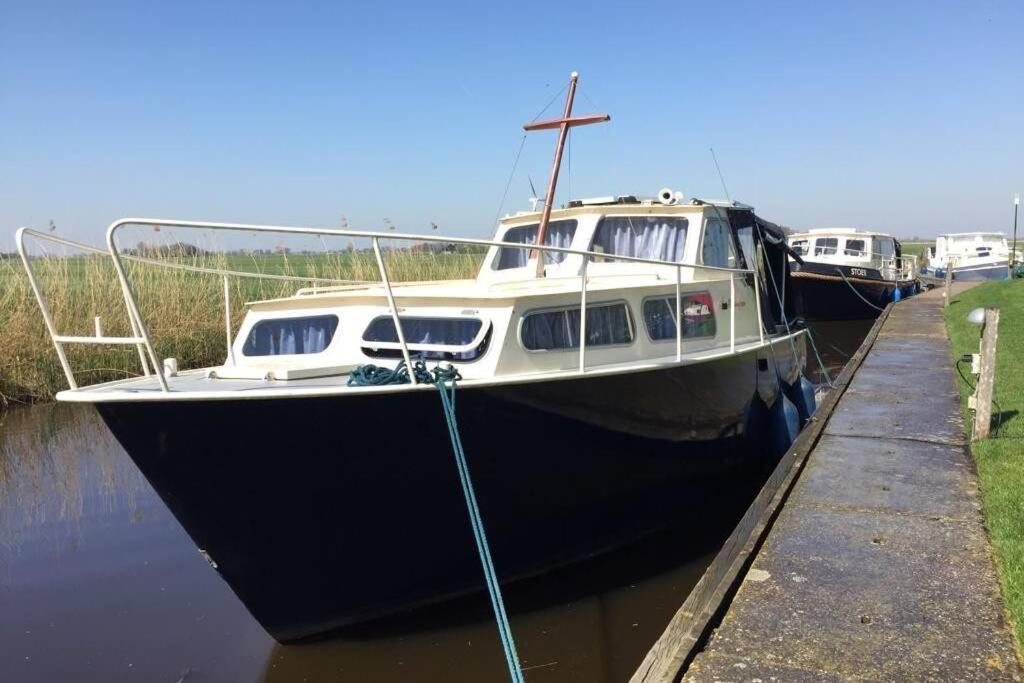 Boat Allemansfreon - Kamperen Op Het Water - Niet Om Mee Te Varen - Read Host Profile-Lees Hostprofiel Jutrijp 외부 사진