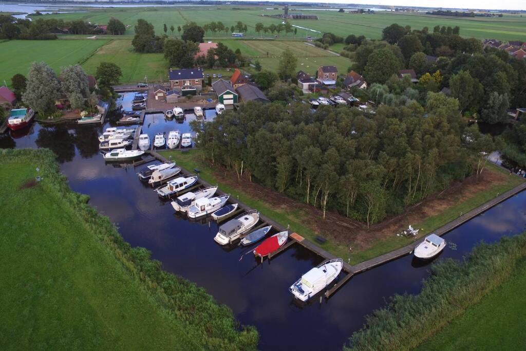Boat Allemansfreon - Kamperen Op Het Water - Niet Om Mee Te Varen - Read Host Profile-Lees Hostprofiel Jutrijp 외부 사진