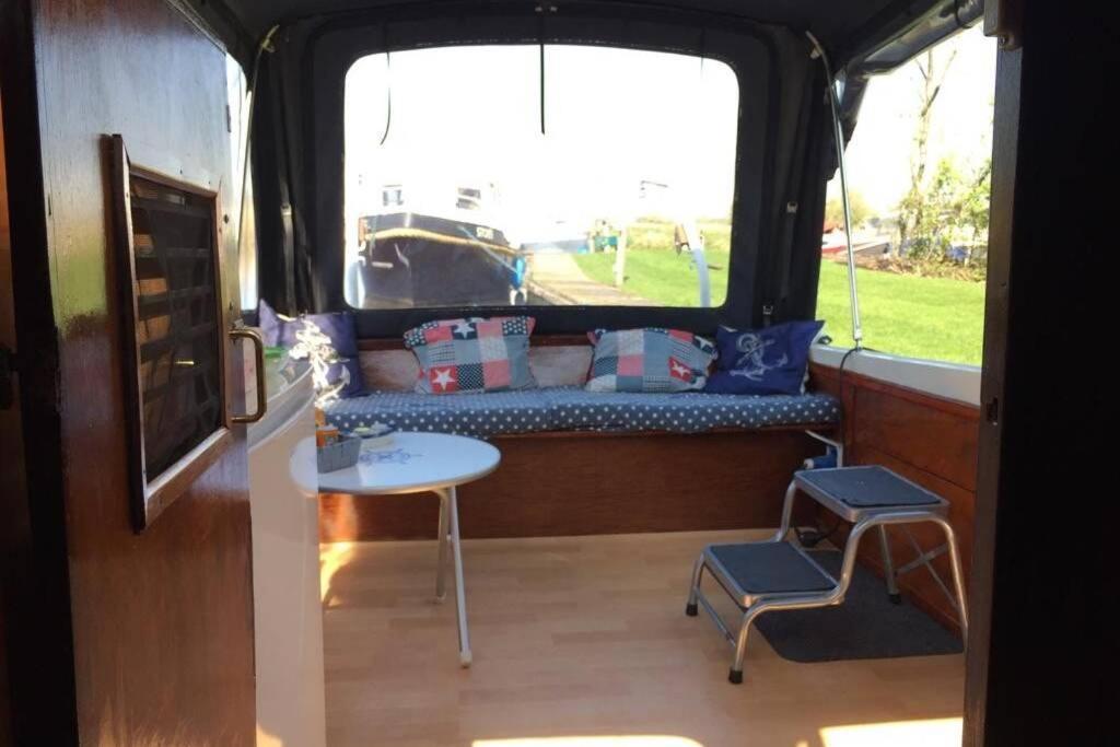 Boat Allemansfreon - Kamperen Op Het Water - Niet Om Mee Te Varen - Read Host Profile-Lees Hostprofiel Jutrijp 외부 사진
