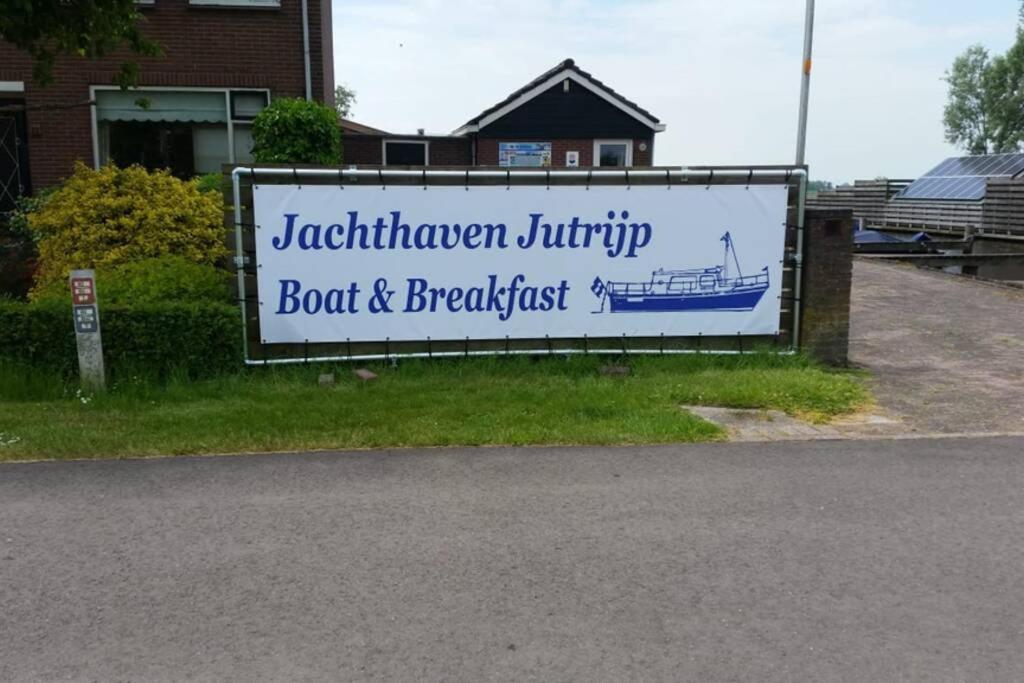 Boat Allemansfreon - Kamperen Op Het Water - Niet Om Mee Te Varen - Read Host Profile-Lees Hostprofiel Jutrijp 외부 사진