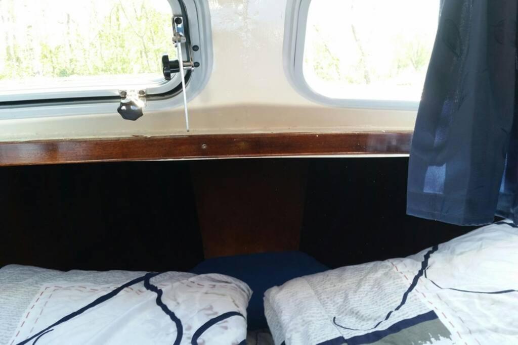 Boat Allemansfreon - Kamperen Op Het Water - Niet Om Mee Te Varen - Read Host Profile-Lees Hostprofiel Jutrijp 외부 사진