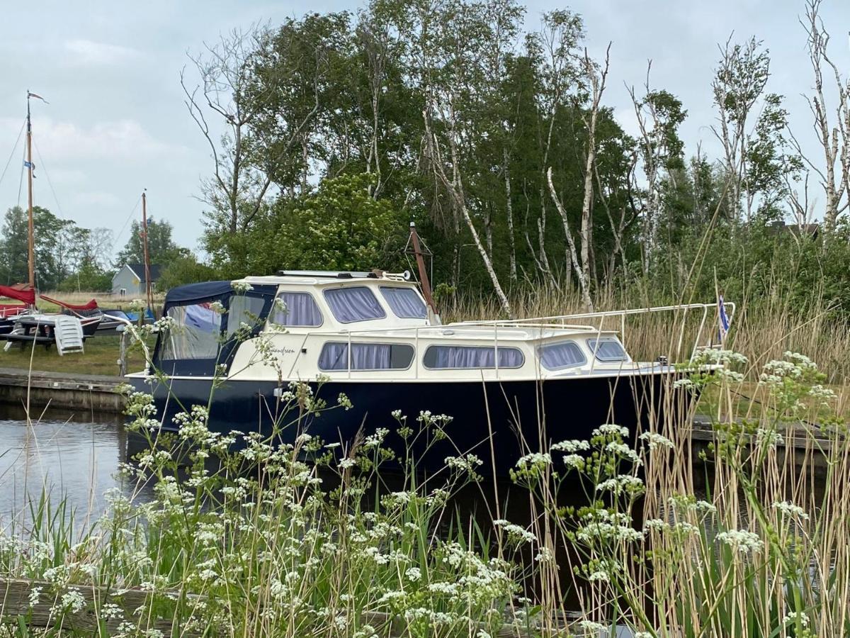 Boat Allemansfreon - Kamperen Op Het Water - Niet Om Mee Te Varen - Read Host Profile-Lees Hostprofiel Jutrijp 외부 사진